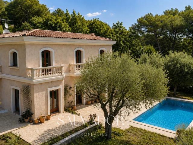 Villa De Charme Proche De Monaco 370m² La Turbie