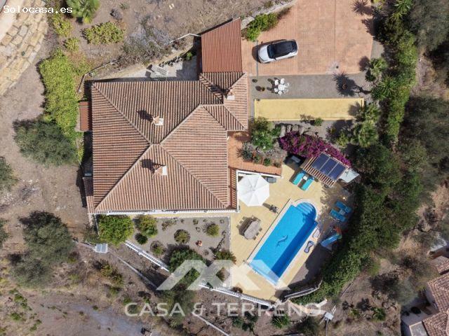 Villa de Cuatro Dormitorios con Piscina, Vistas al Mar e Independencia Hídrica