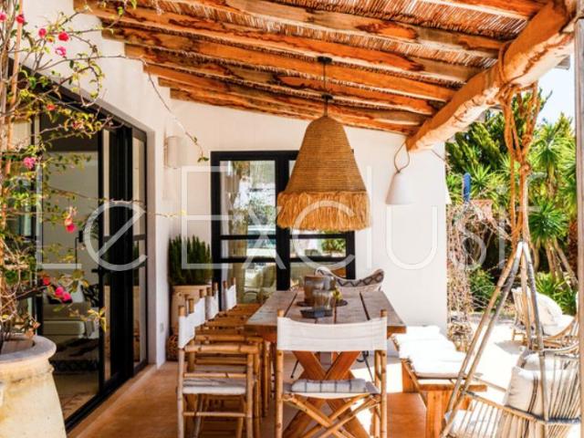 VILLA DE ESTILO CONTEMPORANEO EN VENTA EN SAN JORDI