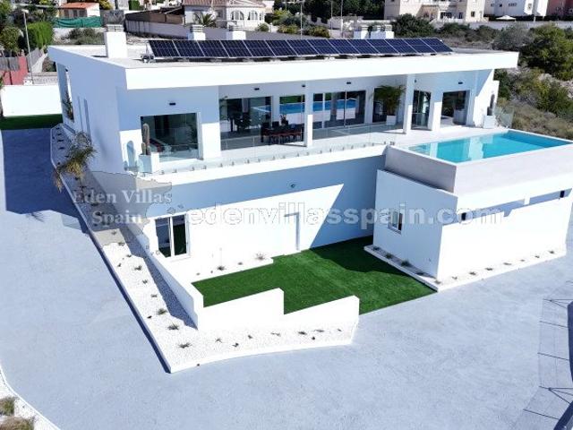 Villa De Estilo Moderno Con Piscina Privada Y Magníficas Vis. 487m² La Marina