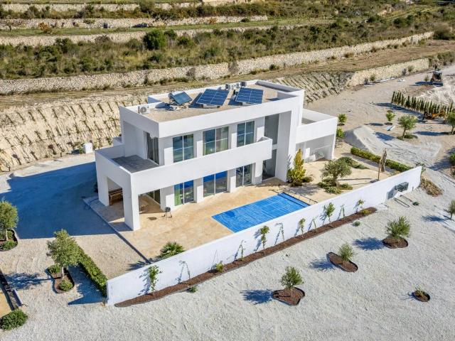 Villa de estilo moderno con vistas panorámicas en las afuera. 323m² Benitachell