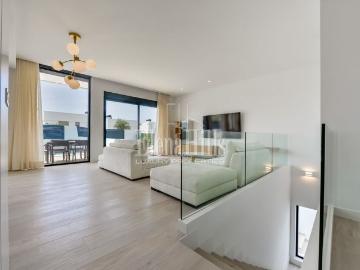Villa de estilo moderno en alquiler de larga estancia en zona residencial de Balcón de Finestrat Terra Marina
