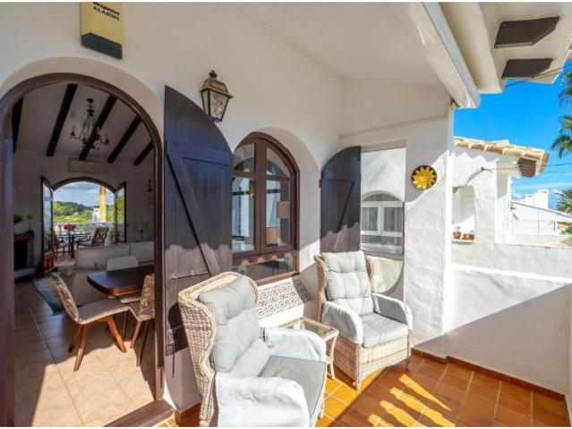 Villa de Golf en Primera Línea con Terraza en la Azotea Panorámica en Villamartin