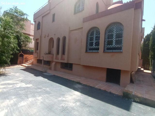 VILLA DE LOS CIPRESES Exclusiva villa independiente con piscina privada en Villas Blancas Albolot