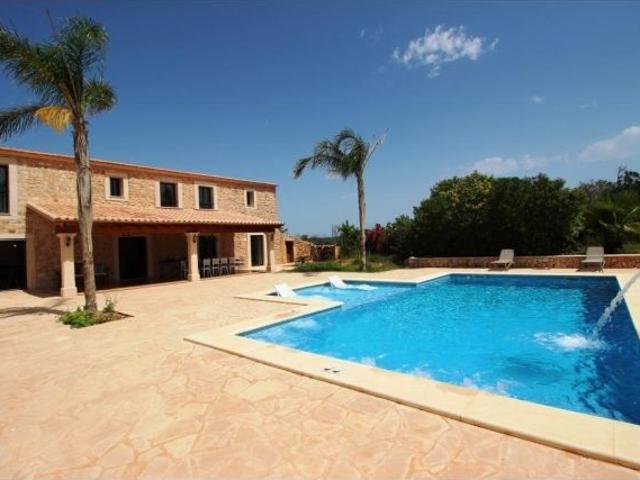 Villa de lujo a alquilar a medio camino entre Santanyi y Campos