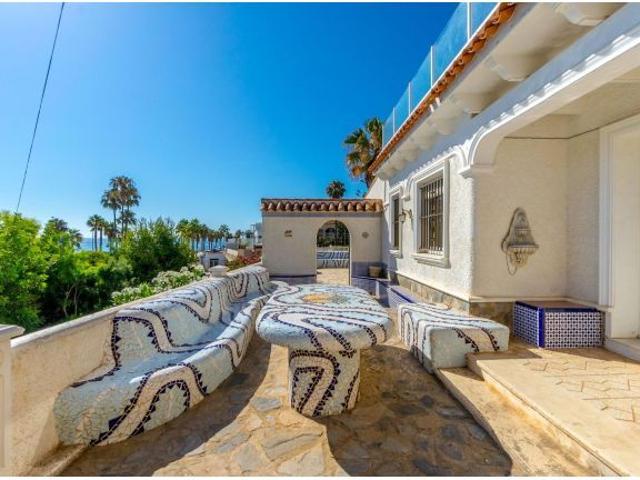 VILLA DE LUJO CON VISTAS AL MAR A 50 METROS DE LA PLAYA!