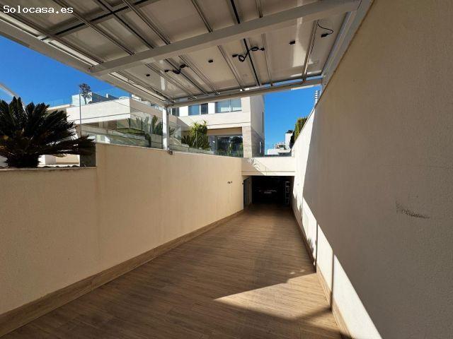 VILLA DE LUJO CON VISTAS AL MAR EN CAPMOAMOR CON 349 M2 DE CASA Y 503 DE PARCELA. 4 DORM. 6 BAÑOS. C
