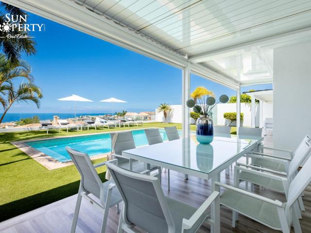 VILLA DE LUJO CON VISTAS AL MAR EN COSTA ADEJE – EL MADROÑAL