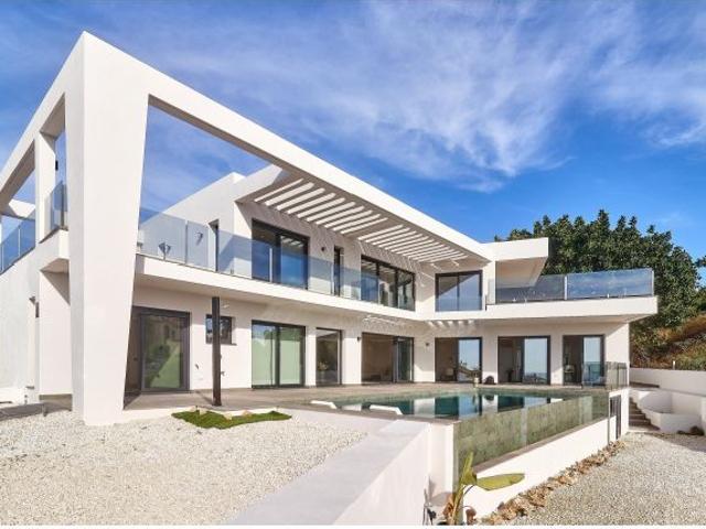 Villa de lujo con vistas al mar. 5 dormitorios y 5 baños. El Chaparral, Mijas Costa