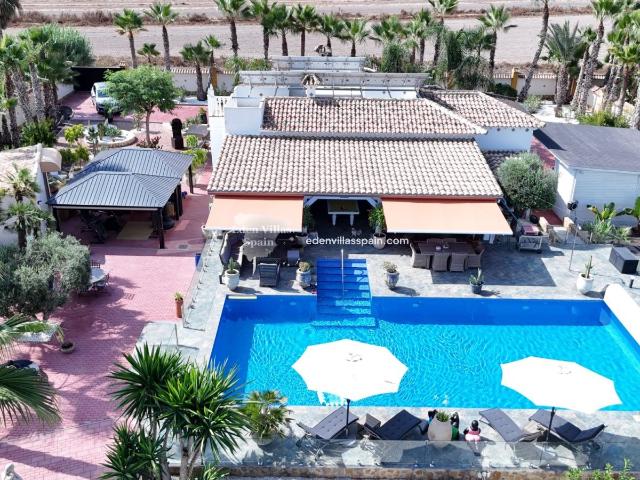Villa de lujo con gran piscina, casa de huéspedes y enorme t. 200m² Alicante
