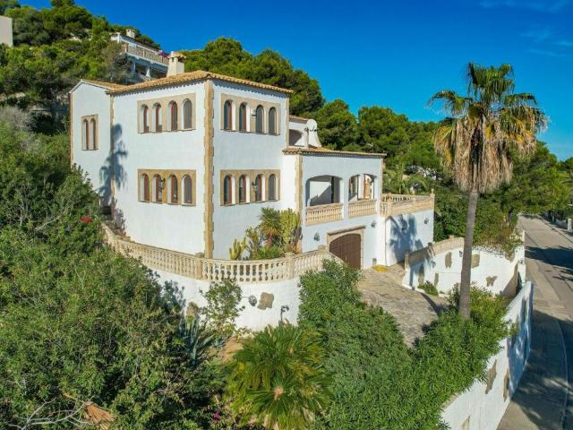 VILLA DE LUJO CON IMPRESIONANTES VISTAS AL MAR EN MALLORCA