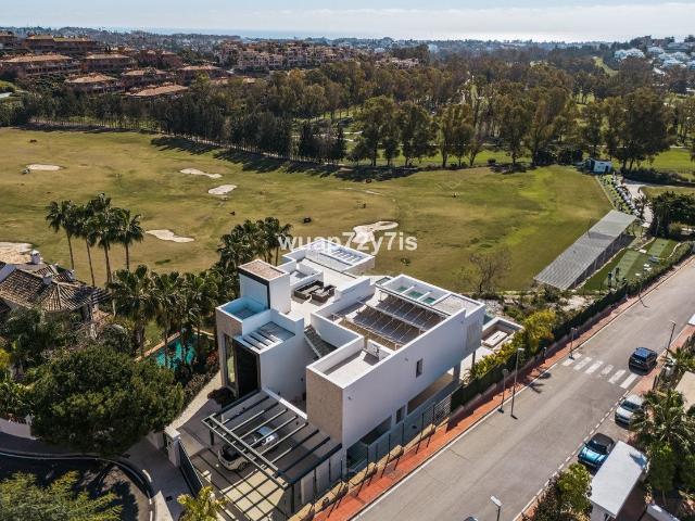 Villa de lujo con primeras vistas al mar y panorama rústico. 1394m² Benahavís