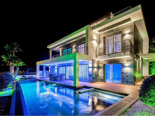 Villa de lujo de obra nueva en Calpe — 4 dormitorios · 4 baños · 440 m² · parcela 670 m² — Sin honorarios para el compra