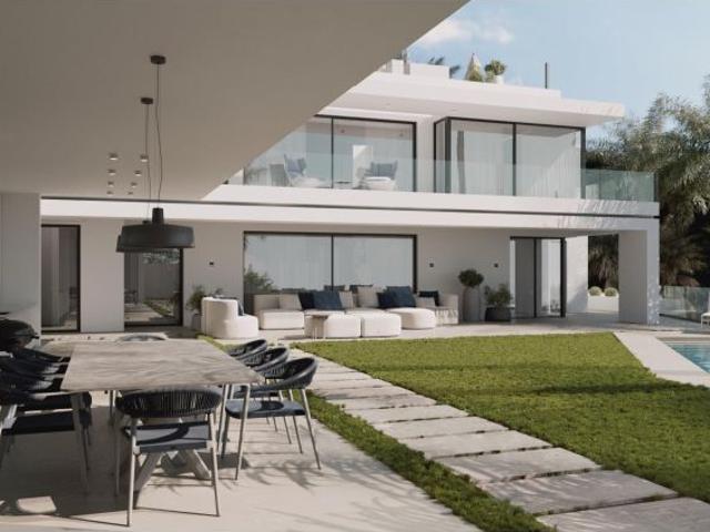 VILLA DE LUJO DE OBRA NUEVA EN MARBELLA