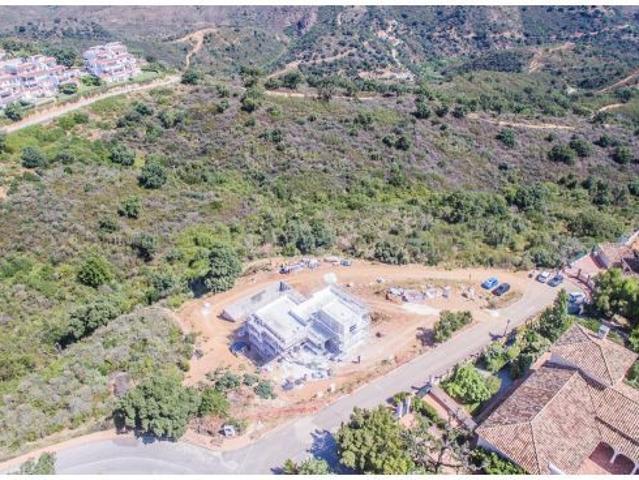 Villa de lujo de 3 dormitorios y 3 baños en La Mairena, Marbella Ojén