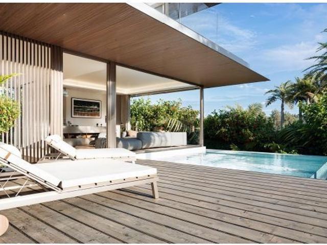 Villa de lujo de 4 dormitorios y 4 baños. Nueva Milla de Oro, Estepona