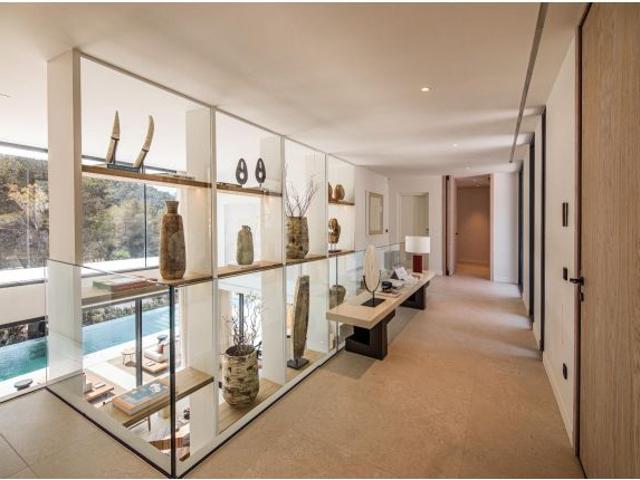 Villa de lujo de 4 dormitorios y 5 baños con vistas al golf. Roca Llisa, Ibiza