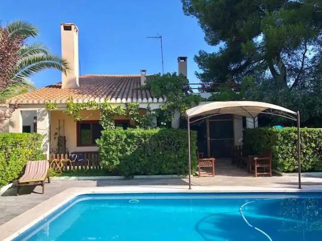 Villa de lujo de 4 habitaciones en venta en Alcora, Castellón, España