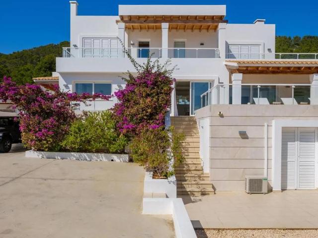 VILLA DE LUJO DISPONIBLE POR ALQUILER ANUAL