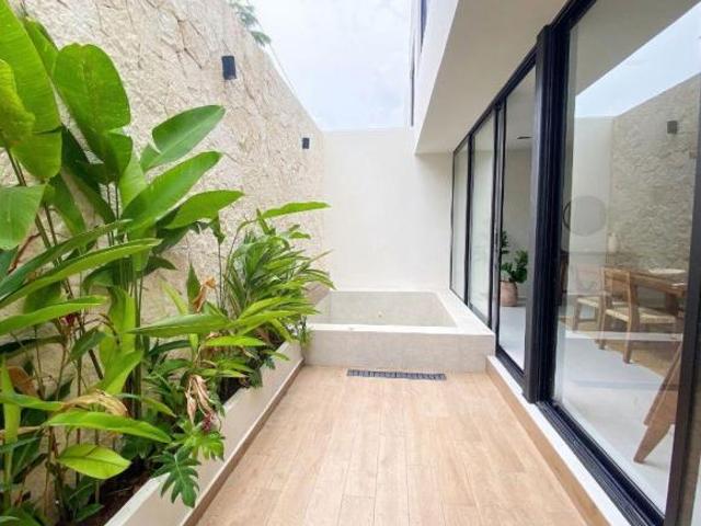 Villa de lujo en comunidad cerrada con area de lavado, terraza, alberca, venta