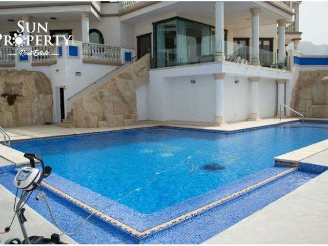VILLA DE LUJO EN COSTA ADEJE LA CALETA