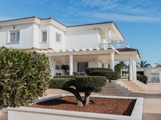 Exclusivo complejo privado de lujo, amueblado, con 3 villas. 0m² Elche