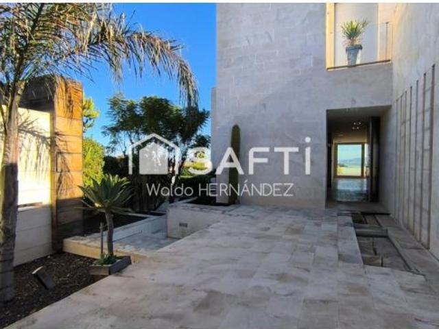 VILLA DE LUJO EN LA EXCLUSIVA ZONA RESIDENCIAL MIRADOR DE AGRIDULCE