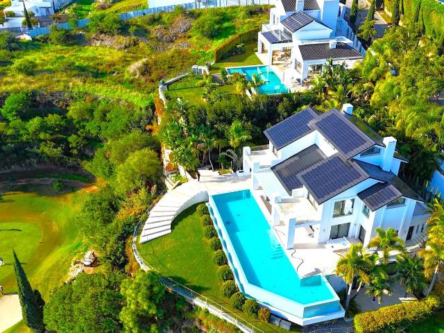 Villa de Lujo en Primera Línea de Golf en Los Flamingos, con. 900m² Benahavís