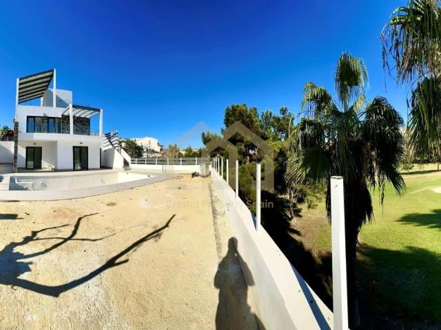 Villa de lujo en primera línea del campo de Golf