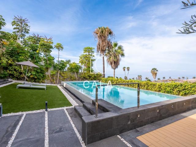 Villa de Lujo en Primera Línea del Golf de Costa Adeje 515m² La Caleta