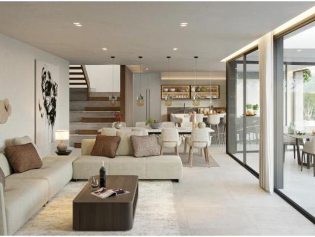 VILLA DE LUJO EN URBANIZACION A LAS AFUERAS DE MALAGA