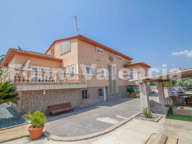 Villa de lujo en venta a 25 minutos de Valencnia capital
