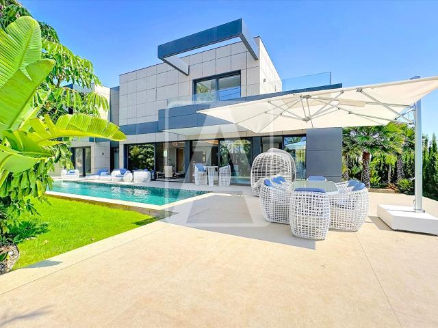 Villa de lujo en venta en Calpe, en Ortembach, situada en un. 346m² Calpe Calp