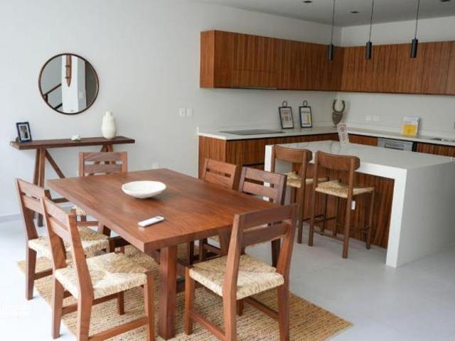 Villa de lujo en venta en comunidad cerrada con alberca privada, terraza