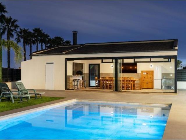 Villa de Lujo en Venta en El Camino de Catral, Alicante