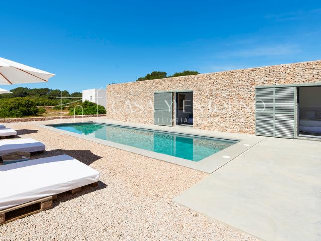 Villa de lujo en venta en Formentera con amplio terreno hasta el mar – 6 dormitorios