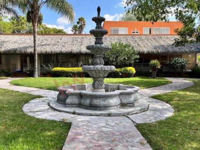 Villa de Lujo en Venta: Espacio, Elegancia y Comodidad a 5 Minutos de Querétaro