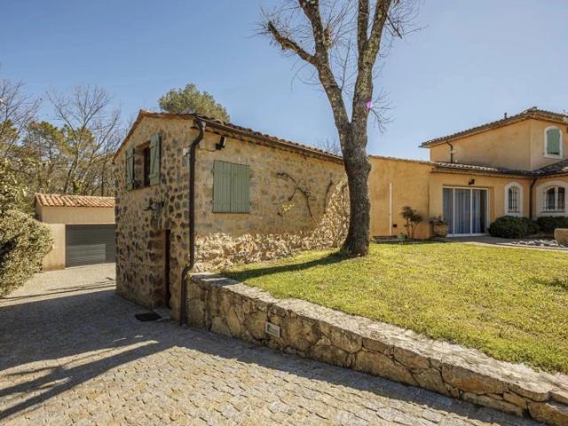 Villa de luxe avec court de tennis à proximité du Golf de Terr