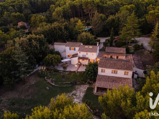 Villa de luxe de 15 pièces en vente Apt, Provence Alpes Côte d'Azur
