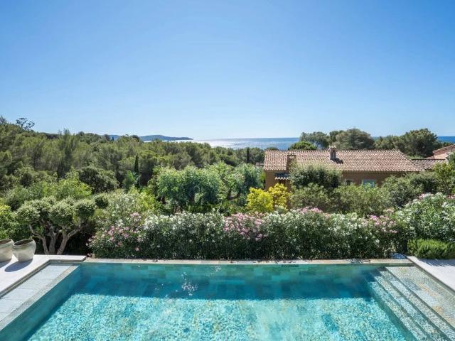 Villa de luxe de 11 pièces en vente Cavalaire sur Mer, Provence Alpes Côte d'Azur