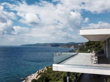 Cap d'Antibes, Alpes-Maritimes - Cave, Parking