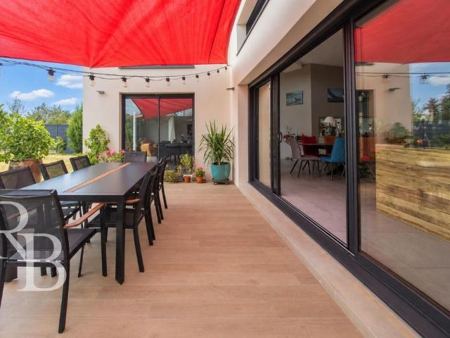 Villa de luxe de 4 pièces en vente Theix, France