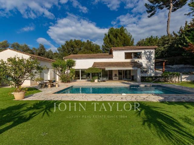 Villa de luxe de 5 pièces en vente Antibes, Provence Alpes Côte d'Azur