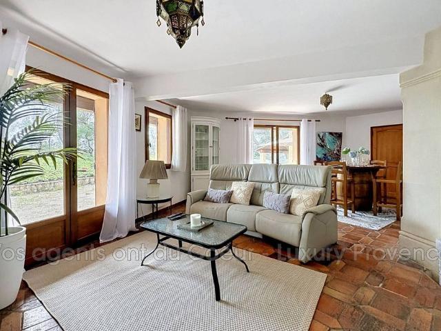 Villa de luxe de 6 pièces en vente Châteauneuf le Rouge, France