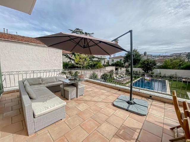 Villa de luxe de 6 pièces en vente Golfe Juan, Provence Alpes Côte d'Azur