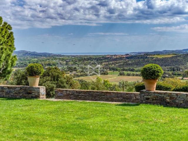 Villa de luxe de 8 pièces en location Cogolin, Provence Alpes Côte d'Azur