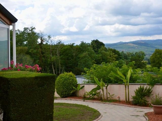 Villa de luxe de 8 pièces en vente Charnay lès Mâcon, France