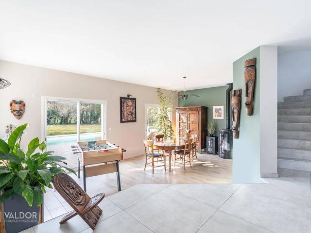 Villa de luxe de 8 pièces en vente Lachassagne, Auvergne Rhône Alpes