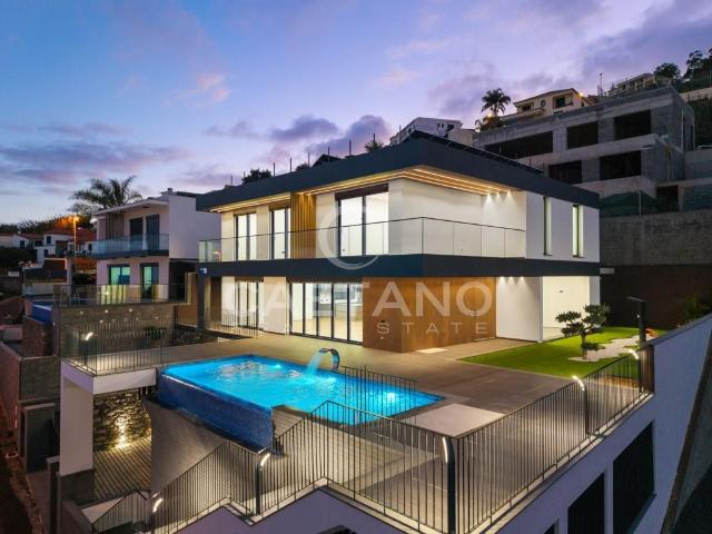 Villa de Luxo com Vista Panorâmica sobre o Funchal e a Baía 0m² Santo António Funchal