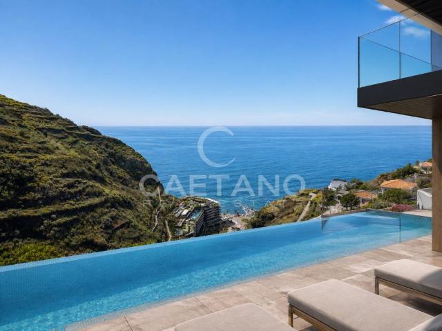 Villa de luxo com vista sobre o mar e baía da Calheta 400m² Calheta